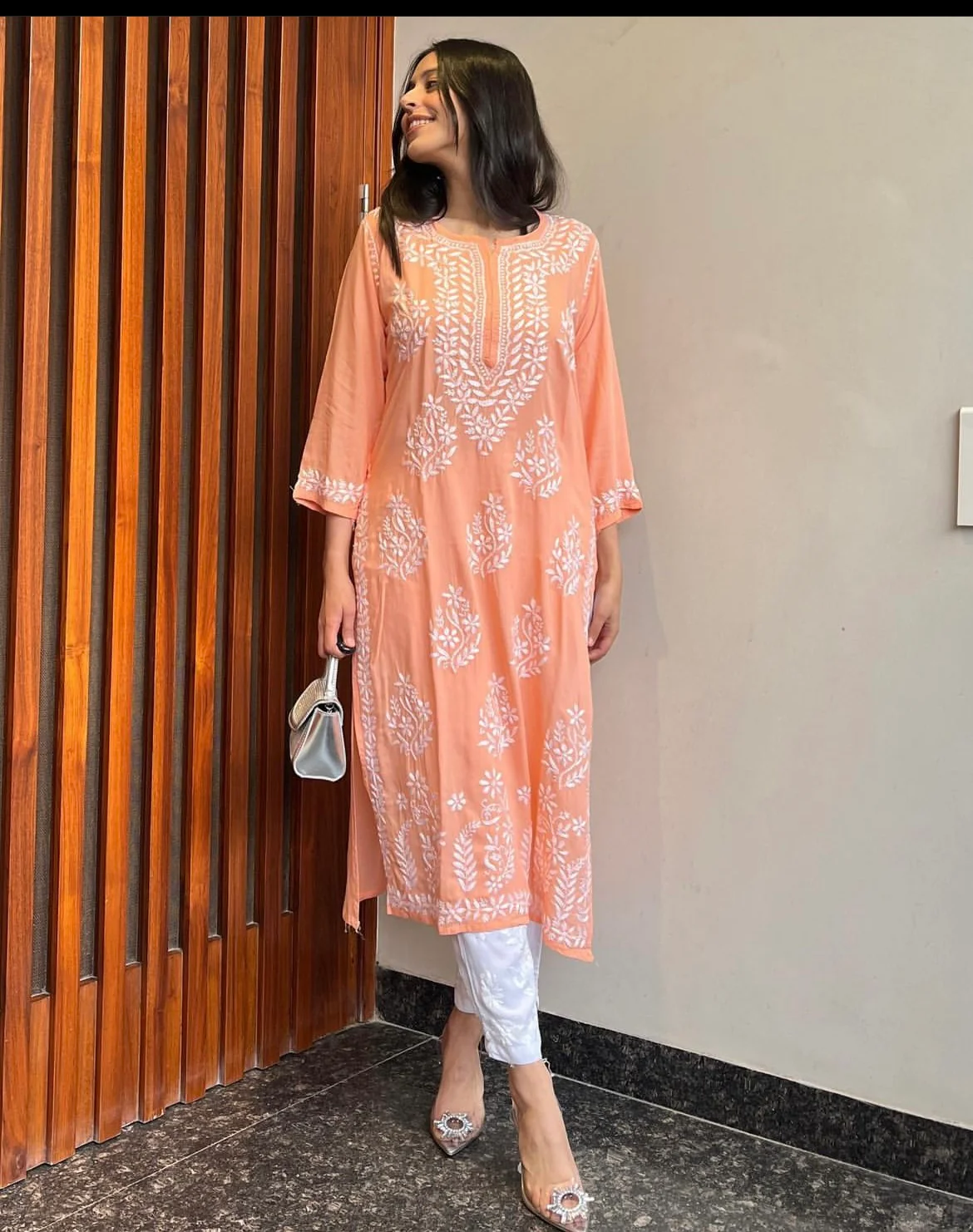 Chikenkari kurta - Image 2