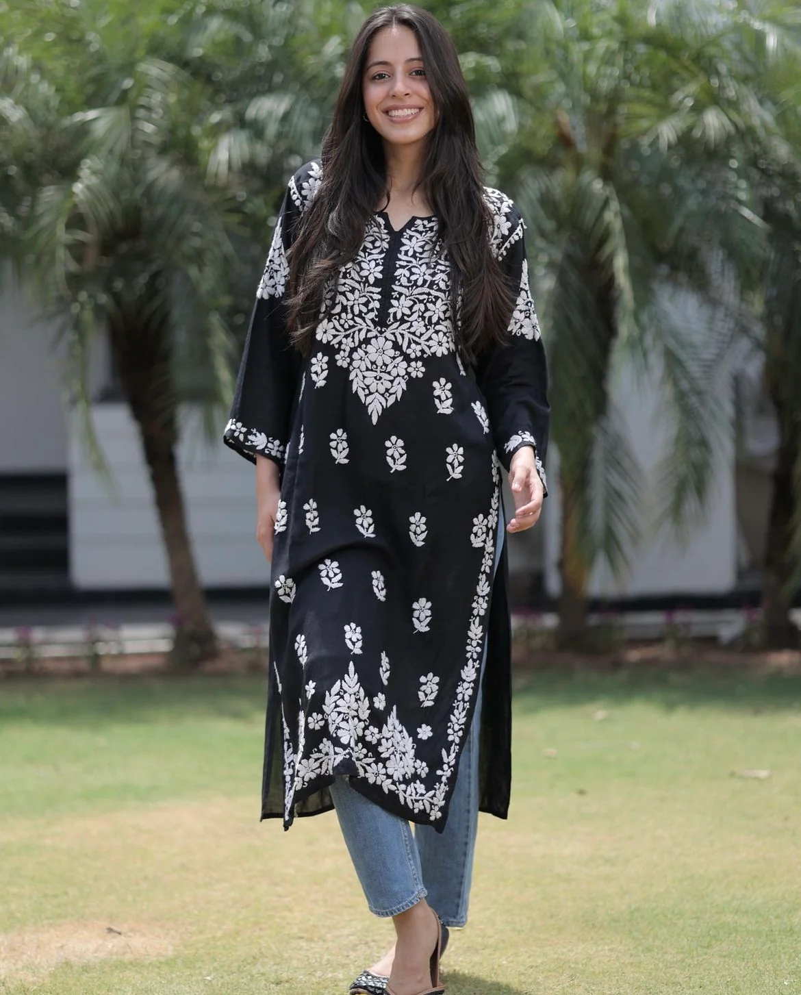 Chikenkari kurta - Image 3