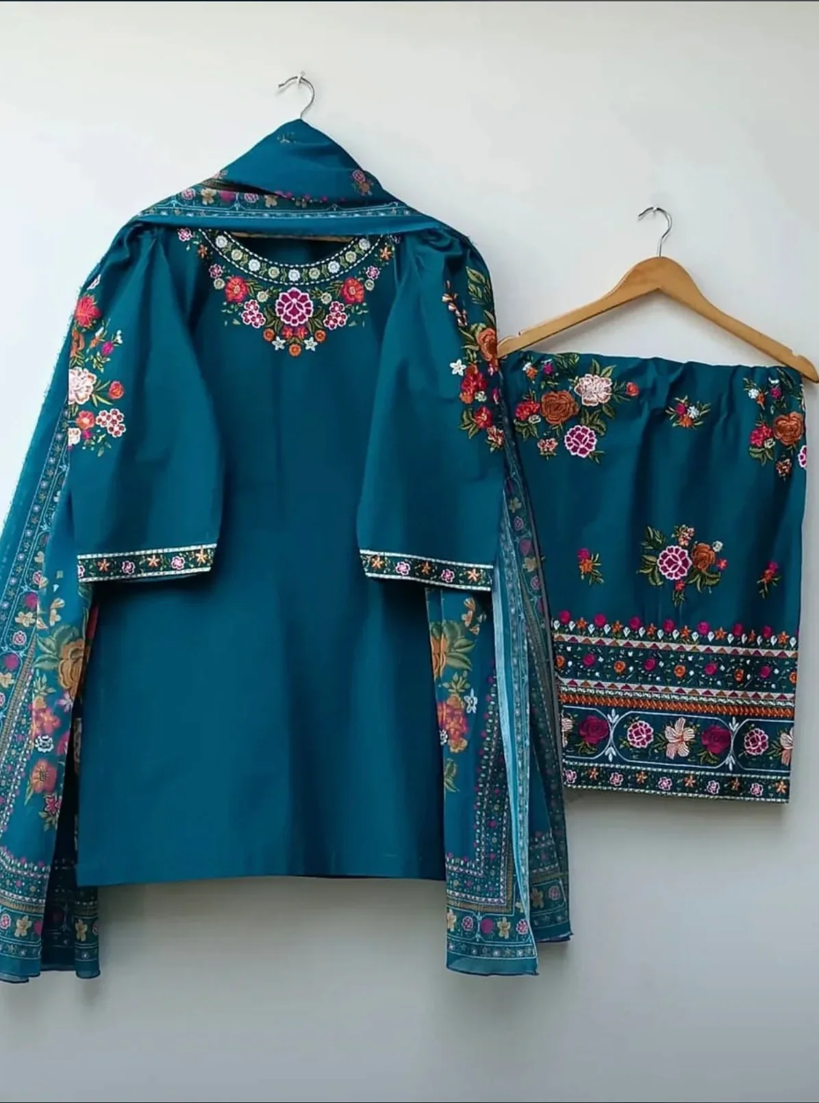 Maysuri 3pcs lawn duppata - Image 2